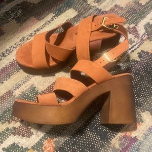 Bionatura Platform Sandals